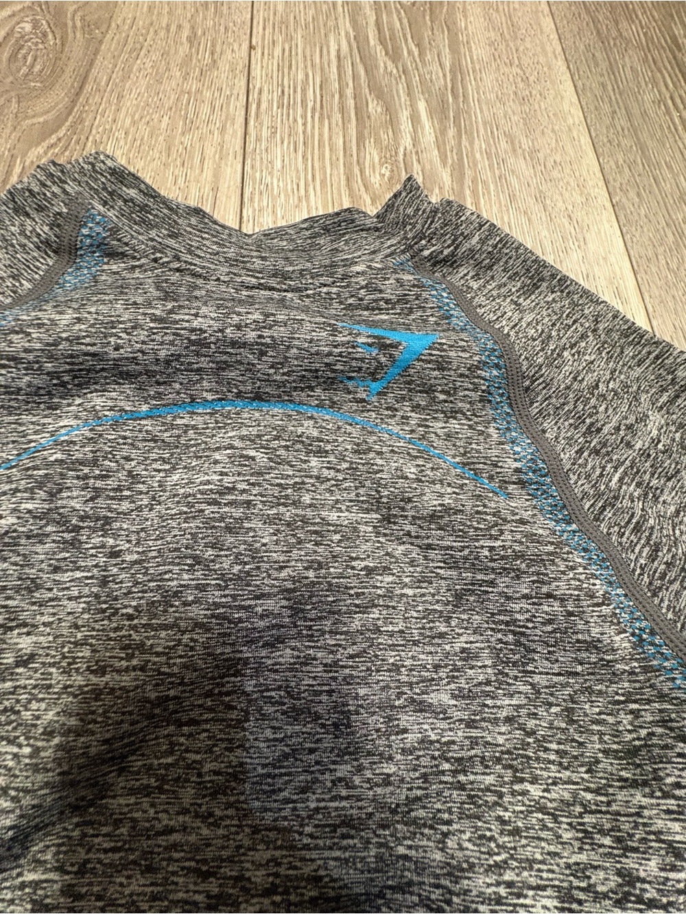 Bundle of 2 Gymshark Seamless Ombre Crop Long Sleeve - Gray & Teal Accents - Picture 6 of 8
